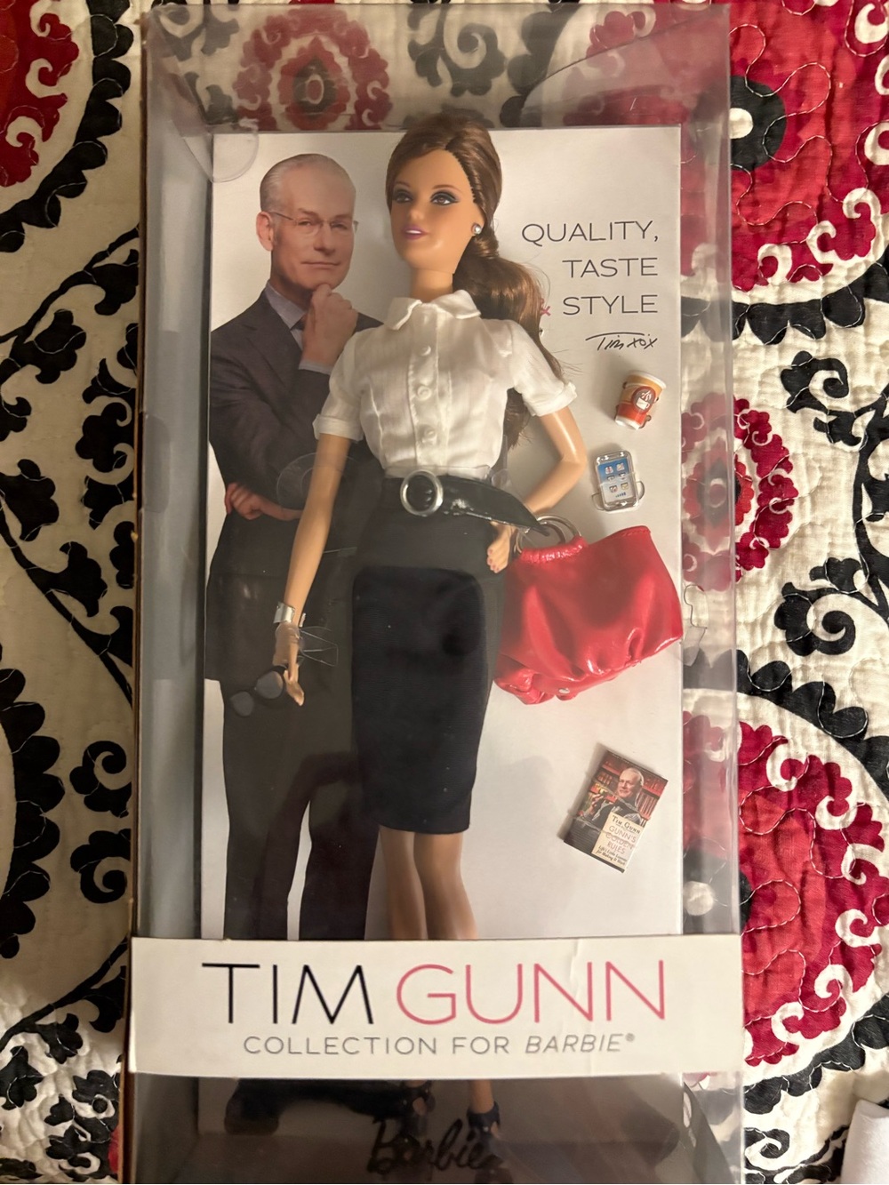 Barbie Tim Gunn Doll with White Blouse, Black Skirt and Red Handbag - Picture 4 of 4